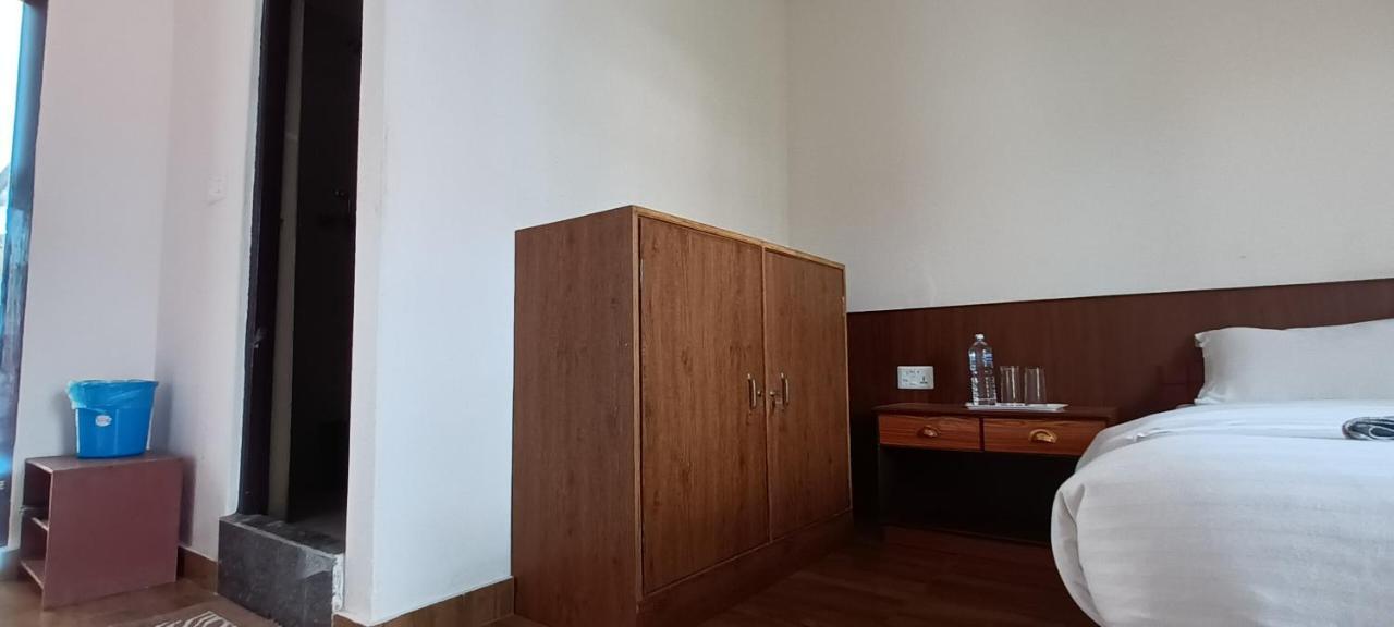 Hotel Dolly Pokhara Dış mekan fotoğraf